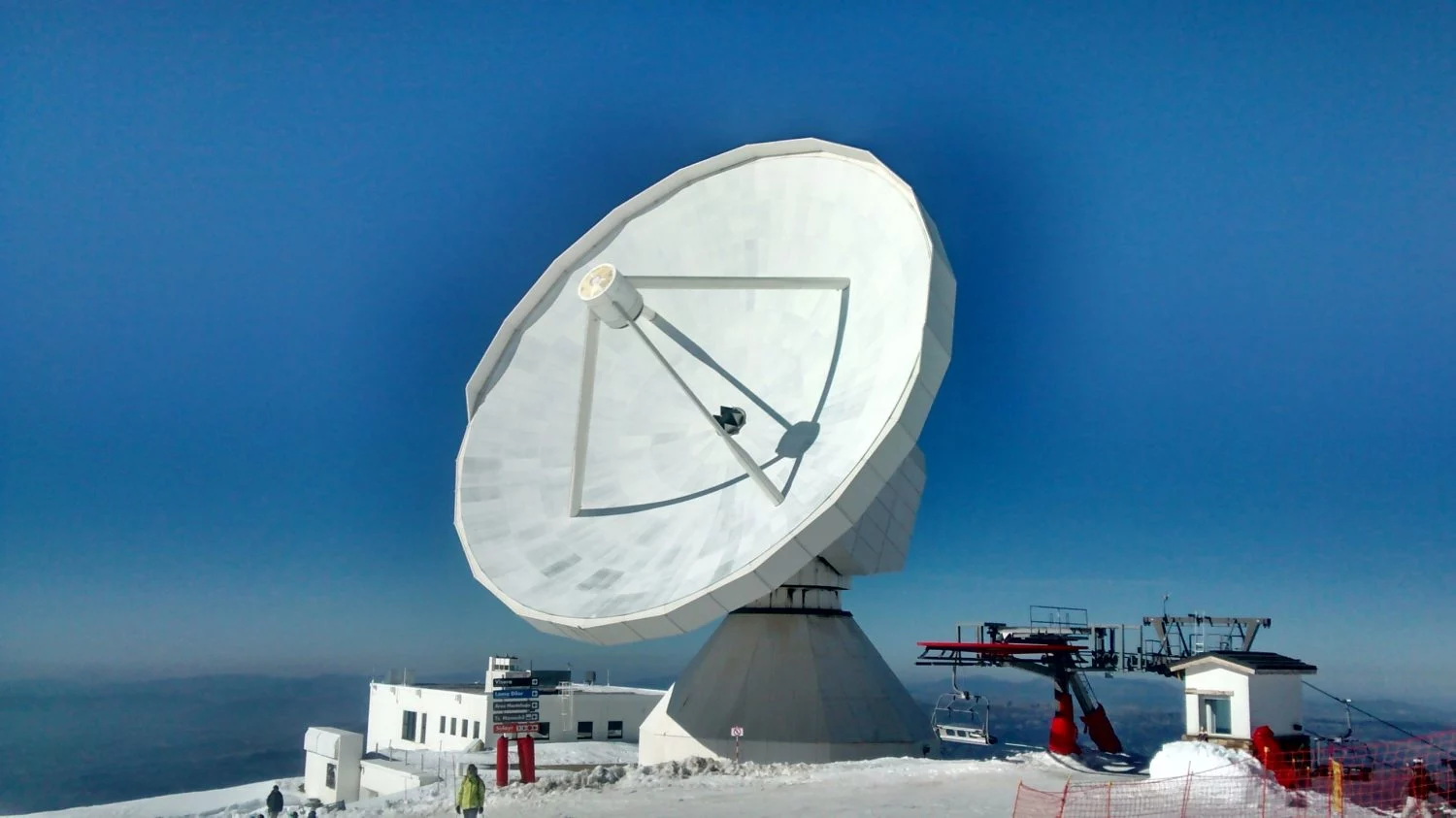 Este es el truco para ver las Lágrimas de San Lorenzo sin contaminación lumínica: el observatorio de Granada donde 'tocas' las estrellas