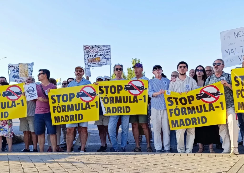 Las protestas contra la Fórmula 1 en Madrid cercan a Almeida y Ayuso 1 Moncloa Protesta Formula 1 Madrid 1 Moncloa