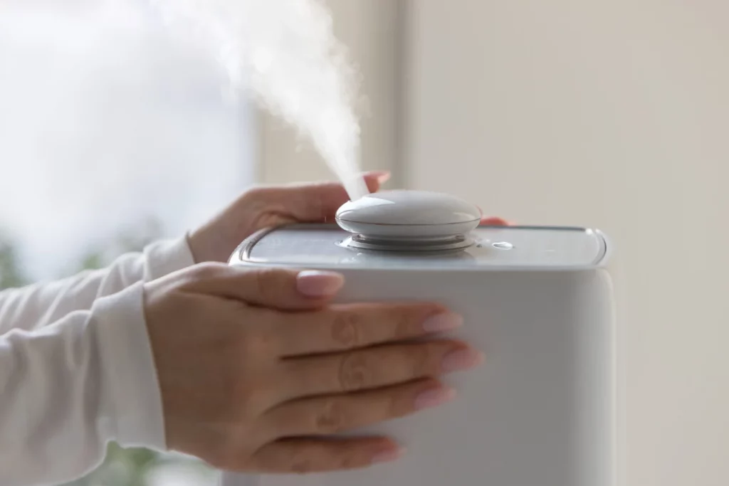Conseguir un refugio en casa para tu alergia es un objetivo alcanzable, pero exige que tomes las riendas y elijas la tecnología correcta, no la que suena más moderna. Fuente: Freepik
