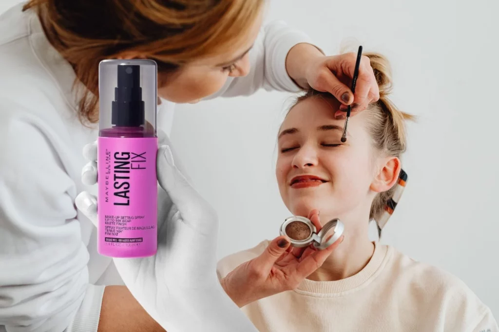 Andrea Sandoval (28), maquillista, sobre Amazon y su oferta viral de belleza: "te llevas 3 productos premium y pagas solo 2" 4 Moncloa Amazon trae el spray fijador para un maquillaje perfecto