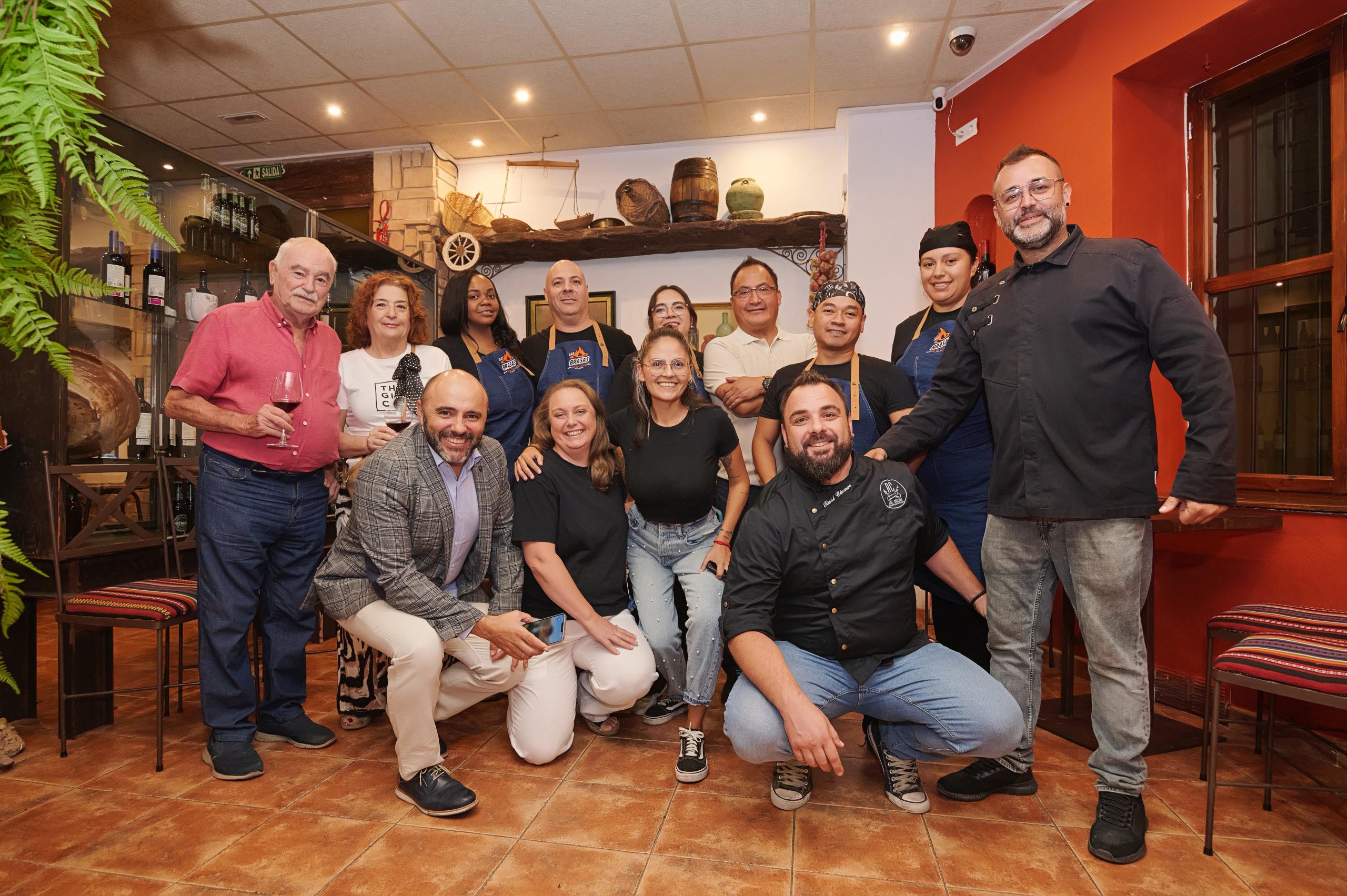 equipo del Asador las tascas de las brasas con Julio ramirez de Abrasador y los asesores scaled Moncloa
