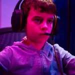 Sargento Raúl Cifuentes (44), de la Guardia Civil: «Fortnite y Roblox no son juegos, son salas de captación. Así contactan los depredadores con tus hijos»