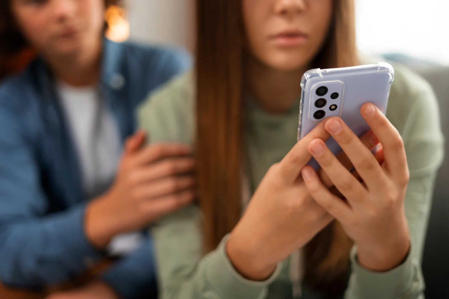 La Guardia Civil alerta de la estafa del 'hijo en apuros' por WhatsApp: empieza con un 