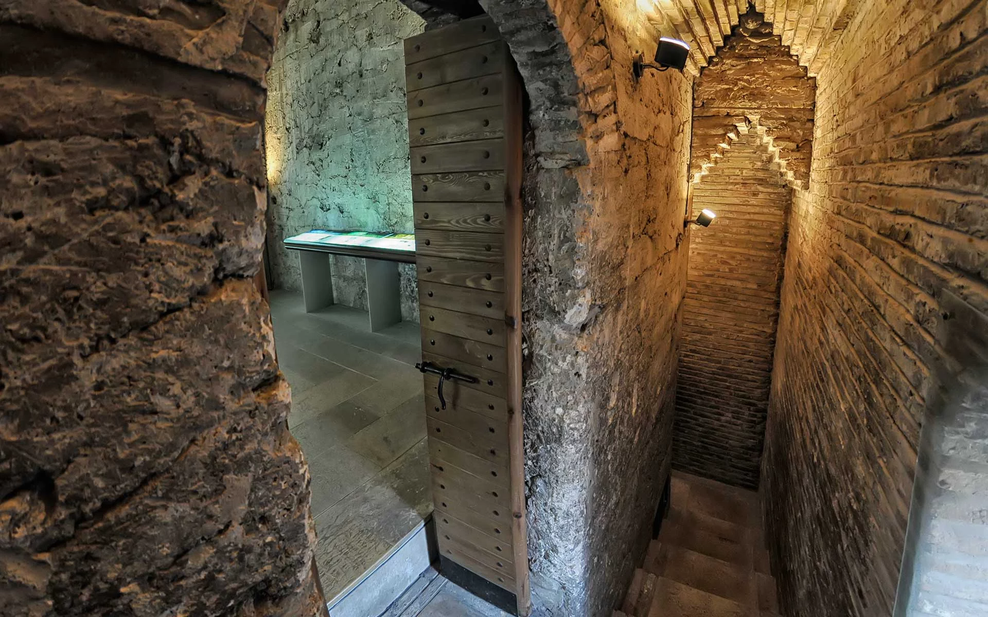 Ni la Giralda ni la Mezquita: la torre mudéjar de Teruel que te hará sentir en Samarcanda, sobre todo con la luz dorada de octubre.