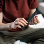 El verdadero motivo por el que deberías apagar tu móvil una vez a la semana: nada que ver con “dejarlo descansar”