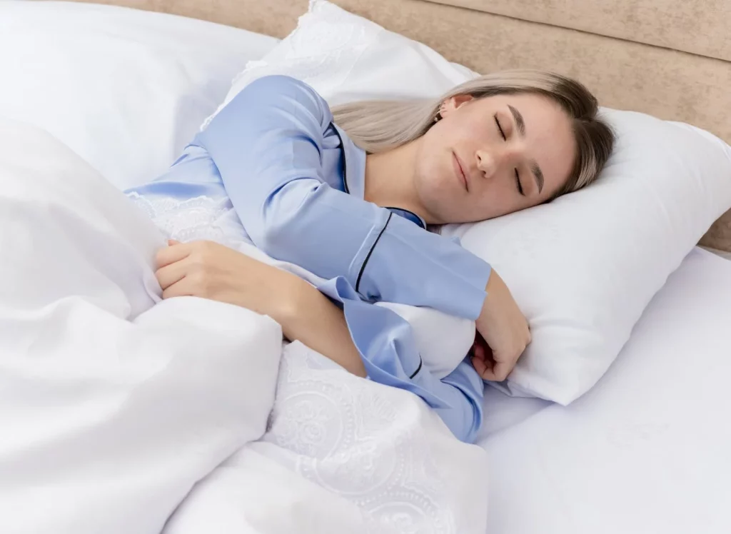 Por qué la peligrosa tendencia del ‘sleep tourism’ arrasa y pone en jaque al turismo clásico en España 2 Moncloa El cambio de paradigma es innegable y nos da pistas sobre cómo viajaremos en las próximas décadas. Fuente: Freepik