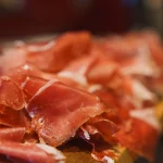 Ni el precio ni la etiqueta: la prueba definitiva para saber si un jamón ibérico es bueno está en la grasa