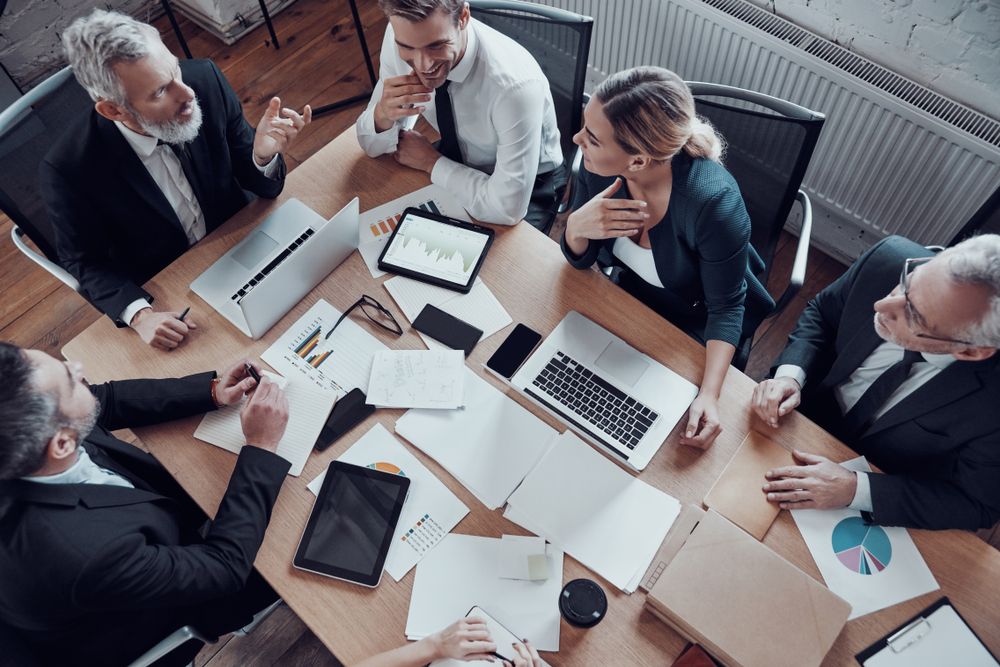 Siete de cada diez CEOs en España reconocen no lograr este verano una 'desconexión total' del trabajo 1 Moncloa shutterstock 1570241146 Moncloa